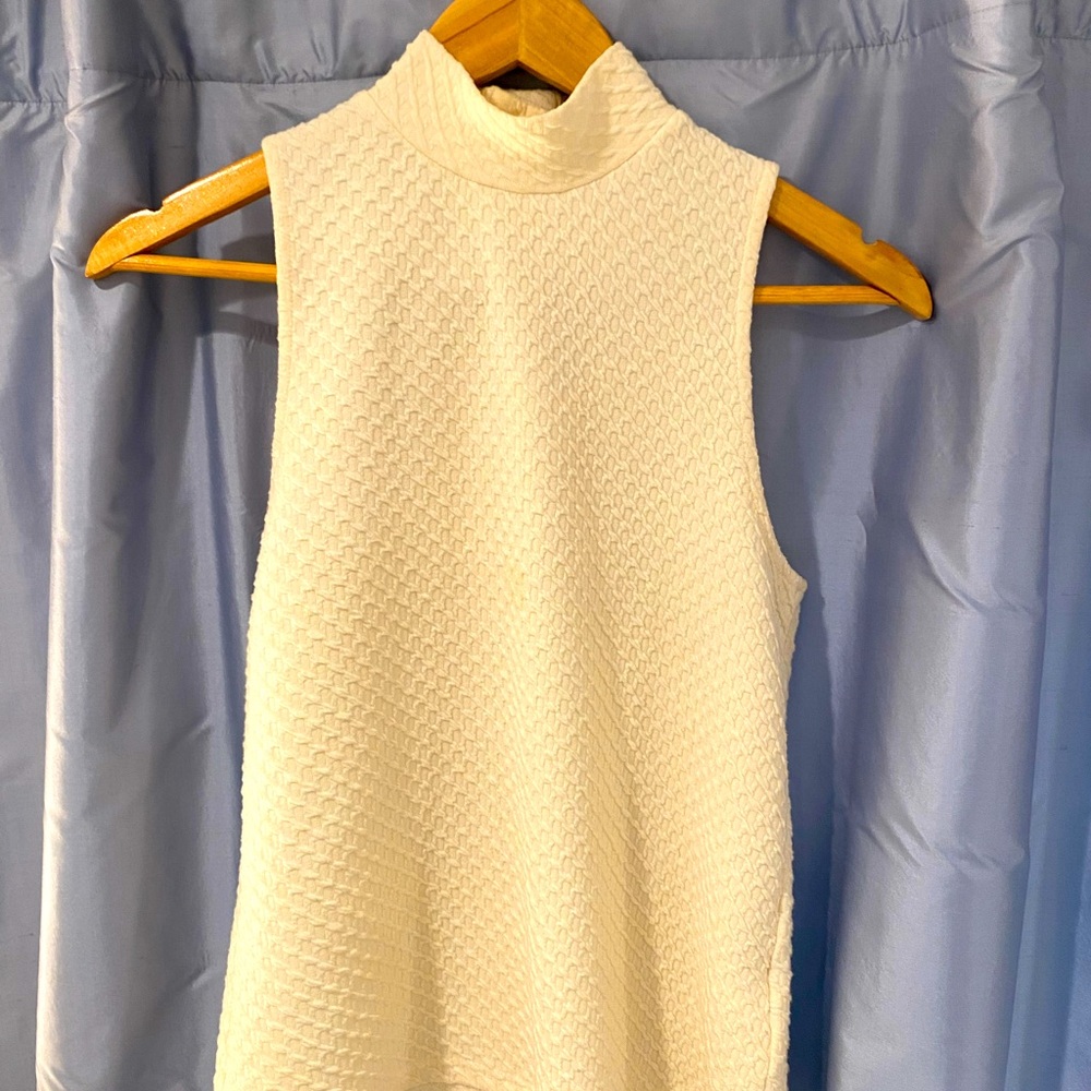 Eri and Ali high neck, sleeveless top